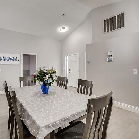 Luxurious House With A Pool, Spa, And Patio, Sleeps 6 Comfortably Las Vegas Exterior foto